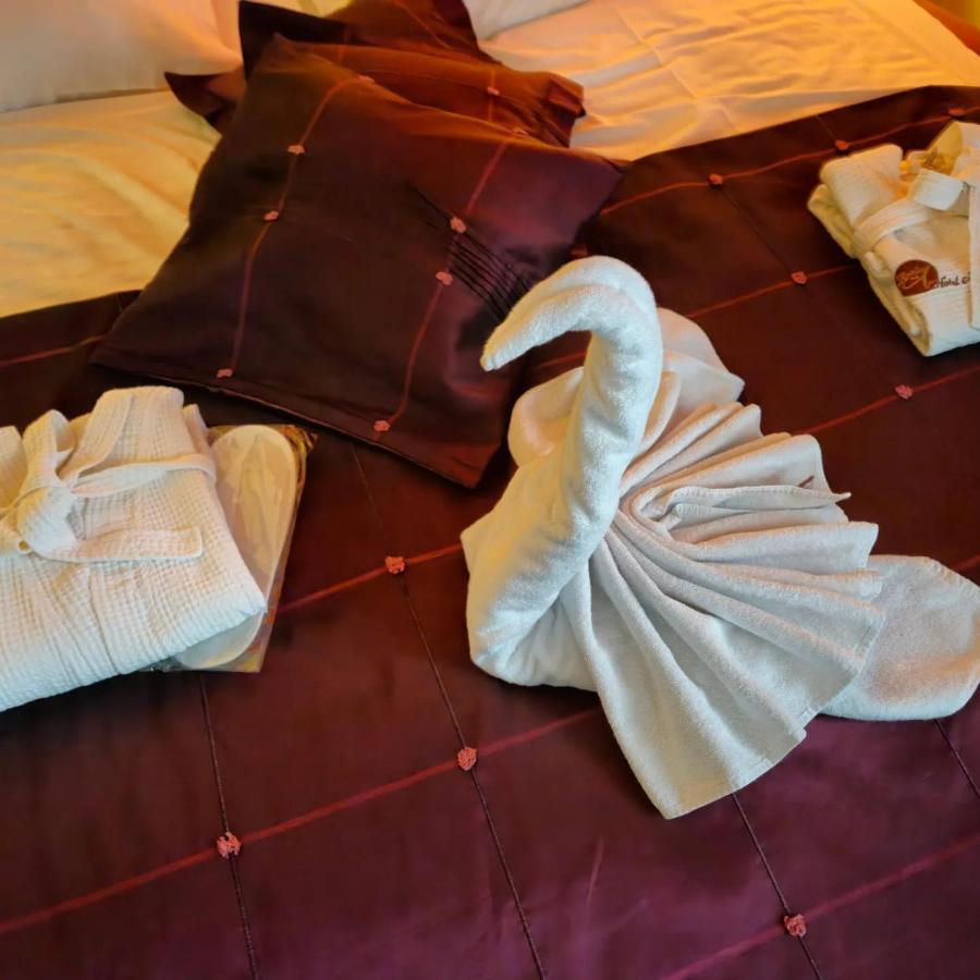 Hotel Azalia & Spa เนียโปโลมิเซ ภายนอก รูปภาพ