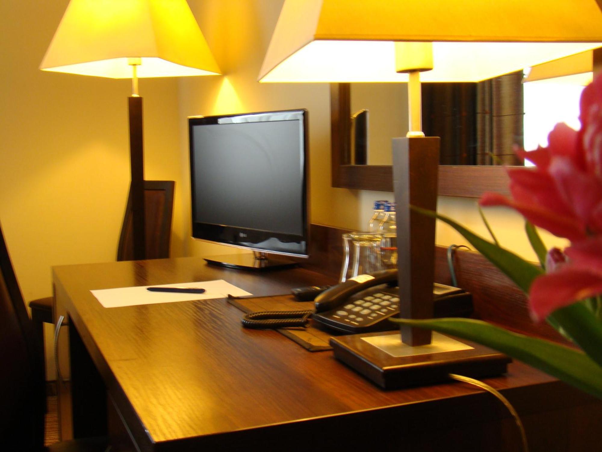 Hotel Azalia & Spa เนียโปโลมิเซ ภายนอก รูปภาพ