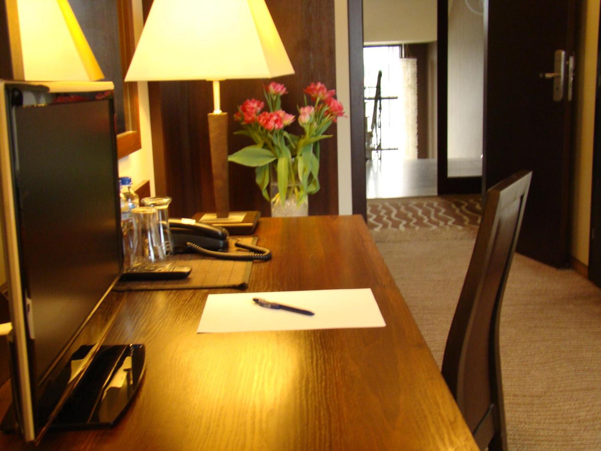Hotel Azalia & Spa เนียโปโลมิเซ ภายนอก รูปภาพ